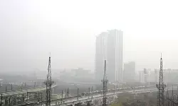 दिल्ली-एनसीआर मौसम से बेहाल: सुबह धुंध, दिन में तपिश और हर तरफ हवा जहरीली