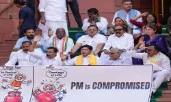 LPG संकट पर संसद में भी बरपा हंगामा, कांग्रेस बोली- झूठी बातें कर रही सरकार; बढ़ा संकट LPG संकट पर संसद में भी बरपा हंगामा, कांग्रेस बोली- झूठी बातें कर रही सरकार; बढ़ा संकट