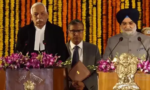 तरणजीत सिंह संधू बने दिल्ली के 23वें उपराज्यपाल, हाईकोर्ट के मुख्य न्यायाधीश ने दिलाई शपथ,  अमित शाह से मुलाकात की