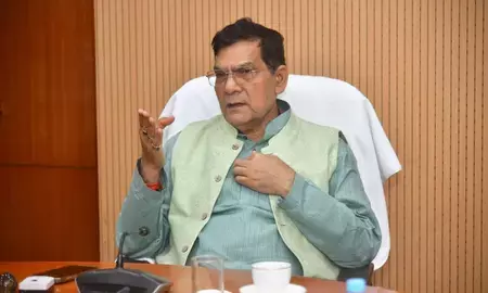 सोलर परियोजनाओं में तेजी लाएगा यूपी, नवीकरणीय ऊर्जा में नंबर-1 बनने की दिशा में बढ़ रहा प्रदेश: एके शर्मा