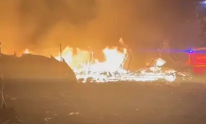 उत्तम नगर में आग का कहर, 400 झुग्गियां राख उत्तम नगर में आग का कहर, 400 झुग्गियां राख