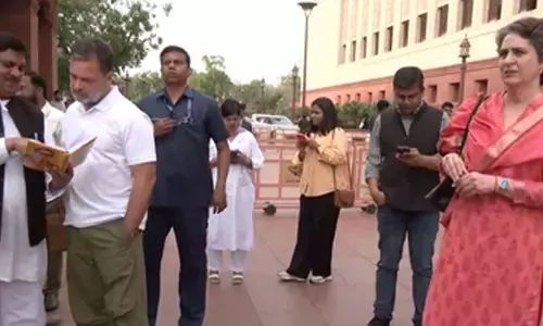 लोकसभा में हंगामा: राहुल गांधी की आवाज़ दबाई गई, विपक्ष का आरोप