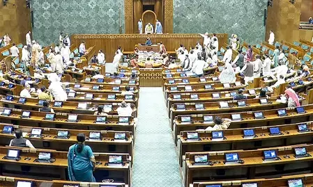 रसोई गैस पर संकट, राजनीतिक बयानबाजी हुई तेज, पक्ष-विपक्ष आमने-सामने