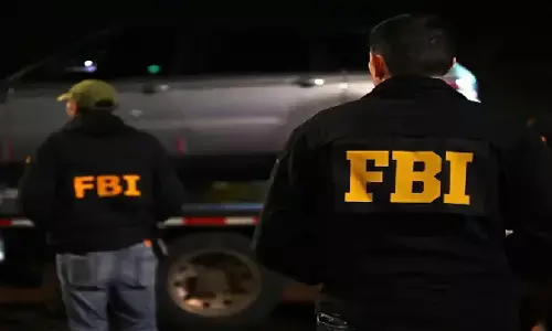 अमेरिका में ग्रीन कार्ड के लिए फर्जी लूट का खेल, FBI ने 11 भारतीयों को किया गिरफ्तार अमेरिका में ग्रीन कार्ड के लिए फर्जी लूट का खेल, FBI ने 11 भारतीयों को किया गिरफ्तार