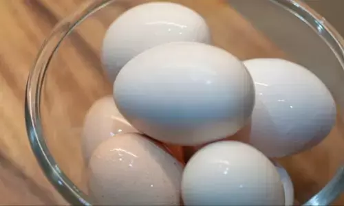 US Iran War: पश्चिम एशिया में जंग... लेकिन भारत में क्‍यों गिर गए अंडे के दाम? इतने हुए सस्‍ते