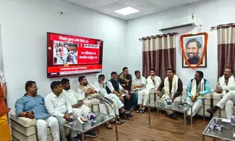 बिहार: राज्यसभा चुनाव को लेकर मंथन का दौर जारी, उपेंद्र कुशवाहा के आवास पर जुटे एनडीए विधायक बिहार: राज्यसभा चुनाव को लेकर मंथन का दौर जारी, उपेंद्र कुशवाहा के आवास पर जुटे एनडीए विधायक