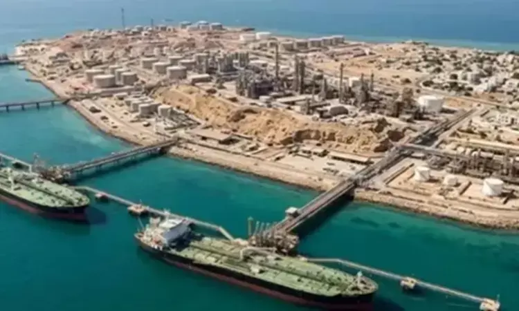 ईरान के खार्ग द्वीप पर अमेरिका का बड़ा हवाई हमला, ट्रंप का दावा- सभी सैन्य ठिकाने नष्ट; तेल ढांचे को जानबूझकर छोड़ा