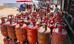 एलपीजी यूजर्स के लिए बड़ा अपडेट: आधार e-KYC कराना अनिवार्य, नहीं कराया तो हो सकती है बड़ी परेशानी एलपीजी यूजर्स के लिए बड़ा अपडेट: आधार e-KYC कराना अनिवार्य, नहीं कराया तो हो सकती है बड़ी परेशानी