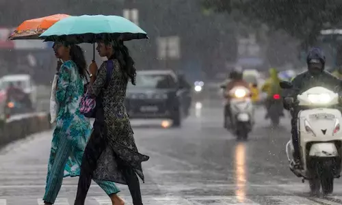 दिल्ली-एनसीआर में मौसम बदला, गरज-चमक के साथ बरसी बारिश