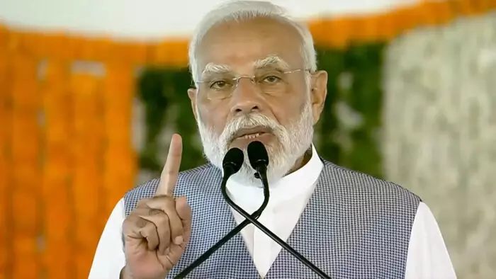 मोदी को आ रही हैं आत्मा की आवाजें, लोगों की नहीं मोदी को आ रही हैं आत्मा की आवाजें, लोगों की नहीं