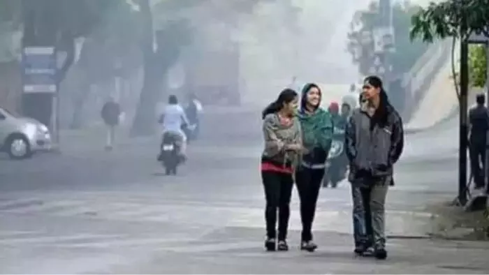 पश्चिमी विक्षोभ से बदला मौसम का मिज़ाज, कई जिलों में बारिश पश्चिमी विक्षोभ से बदला मौसम का मिज़ाज, कई जिलों में बारिश