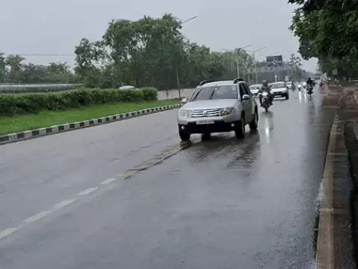 मोहाली–चंडीगढ़ में झमाझम बारिश, मौसम सुहाना हुआ मोहाली–चंडीगढ़ में झमाझम बारिश, मौसम सुहाना हुआ