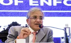 ईसीआई की सख्त कार्रवाई: बंगाल के मुख्य सचिव और गृह सचिव हटाए गए ईसीआई की सख्त कार्रवाई: बंगाल के मुख्य सचिव और गृह सचिव हटाए गए