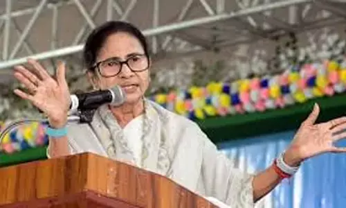 पश्चिम बंगाल में चुनावी लोकतंत्र को असली मतदाताओं का नाम काटने से खतरा पश्चिम बंगाल में चुनावी लोकतंत्र को असली मतदाताओं का नाम काटने से खतरा