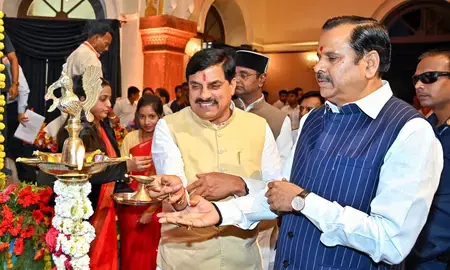 मध्य प्रदेश में किसानों को 5 रुपए में दिया जा रहा बिजली कनेक्शन: सीएम मोहन यादव मध्य प्रदेश में किसानों को 5 रुपए में दिया जा रहा बिजली कनेक्शन: सीएम मोहन यादव