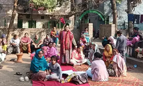 दिल्ली में महिलाओं ने पब्लिक पार्क में बसाया ‘हैप्पी गार्डन’ दिल्ली में महिलाओं ने पब्लिक पार्क में बसाया ‘हैप्पी गार्डन’