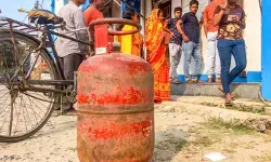 दिल्ली में स्पेशल टीम ने जमाखोरी का किया भंडाफोड़, 46 एलपीजी सिलेंडर जब्त, 4 गिरफ्तार