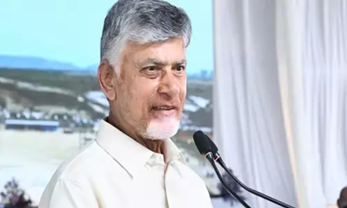 पोलावरम परियोजना से विस्थापित परिवारों को 226 करोड़ की सहायता, सीएम नायडू ने सौंपा चेक