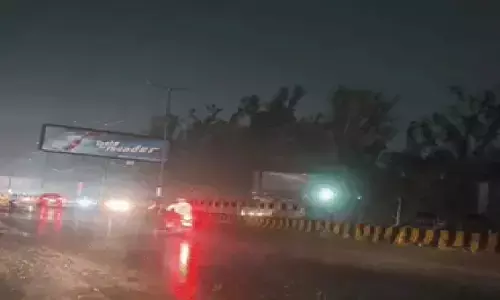 आंधी-बारिश के साथ उत्तर प्रदेश में बदला मौसम, गाजियाबाद और नोएडा में रुक-रुक कर हो रही बारिश