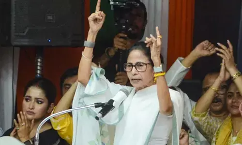 सीएम ममता ने मुख्य चुनाव आयुक्त को लिखा पत्र, सरकार के अधिकार को कमजोर किए जाने का मुद्दा उठाया