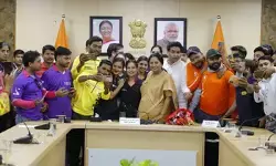 दिल्ली की मुख्यमंत्री ने बजट से पहले कामगारों और किसानों से बातचीत की दिल्ली की मुख्यमंत्री ने बजट से पहले कामगारों और किसानों से बातचीत की