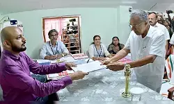 केरल : सीएम विजयन और उनकी पत्नी ने 1 करोड़ रुपए से अधिक की संपत्ति घोषित की केरल : सीएम विजयन और उनकी पत्नी ने 1 करोड़ रुपए से अधिक की संपत्ति घोषित की