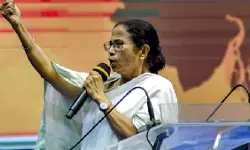 बंगाल चुनाव से पहले तबादलों पर घमासान, ममता बनर्जी बोलीं अघोषित राष्ट्रपति शासन लागू