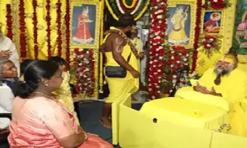 राष्ट्रपति द्रौपदी मुर्मु ने इस्कॉन और प्रेम मंदिर में की पूजा-अर्चना, प्रेमानंद महाराज से की मुलाकात