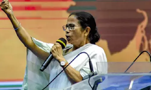 बंगाल चुनाव से पहले तबादलों पर घमासान, ममता बनर्जी बोलीं अघोषित राष्ट्रपति शासन लागू बंगाल चुनाव से पहले तबादलों पर घमासान, ममता बनर्जी बोलीं अघोषित राष्ट्रपति शासन लागू