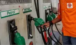 प्रीमियम पेट्रोल महंगा, आम लोगों पर सीमित असर प्रीमियम पेट्रोल महंगा, आम लोगों पर सीमित असर