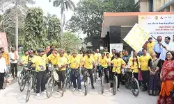 यूपी: गोरखपुर के मेयर ने बाल कैंसर जागरूकता के लिए निकली साइकिल रैली में लिया भाग यूपी: गोरखपुर के मेयर ने बाल कैंसर जागरूकता के लिए निकली साइकिल रैली में लिया भाग