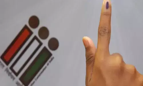 असम और पुडुचेरी में तेज़ी से बदल रहे हैं राजनीतिक समीकरण असम और पुडुचेरी में तेज़ी से बदल रहे हैं राजनीतिक समीकरण