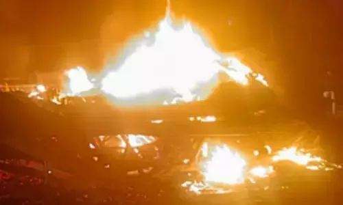 आंध्र प्रदेश में चलती बस में भीषण आग, 37 यात्री सुरक्षित