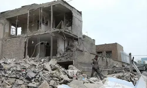 युद्ध शुरू होने के बाद से अमेरिका और इजरायल ने 80,000 से ज्यादा नागरिक स्थानों पर हमले किए: ईरानी अधिकारी युद्ध शुरू होने के बाद से अमेरिका और इजरायल ने 80,000 से ज्यादा नागरिक स्थानों पर हमले किए: ईरानी अधिकारी