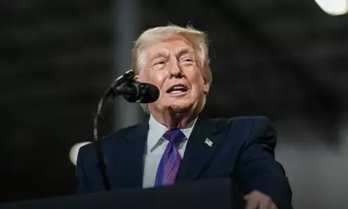 ट्रंप की धमकी एयरपोर्ट सुरक्षा के लिए आईसीई एजेंट तैनात करेंगे ट्रंप की धमकी एयरपोर्ट सुरक्षा के लिए आईसीई एजेंट तैनात करेंगे