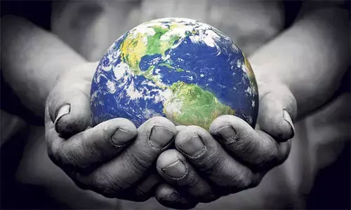 दुनिया कौन चला रहा है?