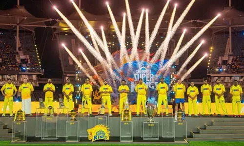 रोर 2026: पुराने सितारों से मिले मौजूदा खिलाड़ी, धोनी ने किया सैमसन, दुबे और म्हात्रे को सम्मानित रोर 2026: पुराने सितारों से मिले मौजूदा खिलाड़ी, धोनी ने किया सैमसन, दुबे और म्हात्रे को सम्मानित