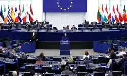 क्या यूरोप में सेंटर-राइट और फार-राइट के बीच मिट रही है दूरियां?