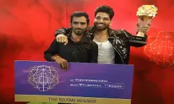 ‘द 50’ के पहला विजेता बने शिव ठाकरे: 50 दिनों की जंग के बाद जीती ट्रॉफी, फैन को मिले 50 लाख रुपये ‘द 50’ के पहला विजेता बने शिव ठाकरे: 50 दिनों की जंग के बाद जीती ट्रॉफी, फैन को मिले 50 लाख रुपये