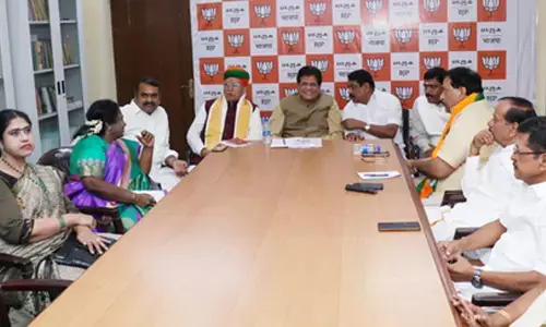 तमिलनाडु चुनाव: चेन्नई पहुंचे पीयूष गोयल, सीट बंटवारे पर अहम बैठक तमिलनाडु चुनाव: चेन्नई पहुंचे पीयूष गोयल, सीट बंटवारे पर अहम बैठक