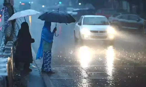 यूपी-बिहार समेत कई राज्यों में अभी बरसेंगे बादल, मौसम विभाग ने जारी किया तूफान का अलर्ट यूपी-बिहार समेत कई राज्यों में अभी बरसेंगे बादल, मौसम विभाग ने जारी किया तूफान का अलर्ट