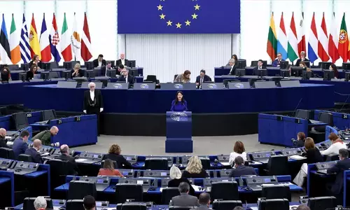 क्या यूरोप में सेंटर-राइट और फार-राइट के बीच मिट रही है दूरियां? क्या यूरोप में सेंटर-राइट और फार-राइट के बीच मिट रही है दूरियां?