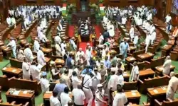 कर्नाटक: बैलेट पेपर बिल पर विधानसभा में भाजपा का वॉकआउट कर्नाटक: बैलेट पेपर बिल पर विधानसभा में भाजपा का वॉकआउट