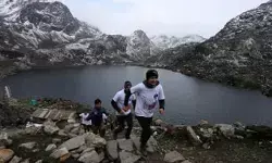 नेपाल ने बदले ट्रैकिंग के नियम, यात्रा के लिए अब साथी ढूंढने की जरूरत नहीं नेपाल ने बदले ट्रैकिंग के नियम, यात्रा के लिए अब साथी ढूंढने की जरूरत नहीं