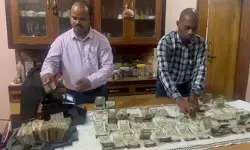 ओडिशा में विजिलेंस की बड़ी कार्रवाई, रिश्वत लेते ऑडिटर गिरफ्तार, आय से अधिक नकदी बरामद ओडिशा में विजिलेंस की बड़ी कार्रवाई, रिश्वत लेते ऑडिटर गिरफ्तार, आय से अधिक नकदी बरामद