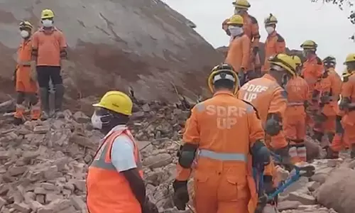 प्रयागराज में बड़ा हादसा, कोल्ड स्टोरेज की छत गिरने से चार मजदूरों की मौत, कई घायल