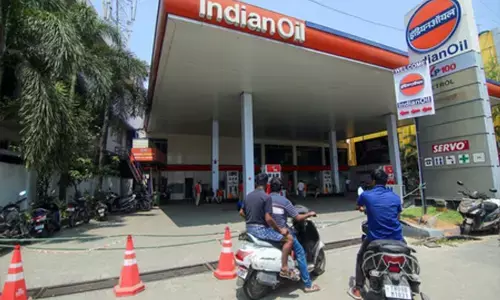 राज्य में पेट्रोल और डीजल काफी मात्रा में उपलब्ध, गुजरात सरकार ने अफवाहों से दूर रहने की अपील की