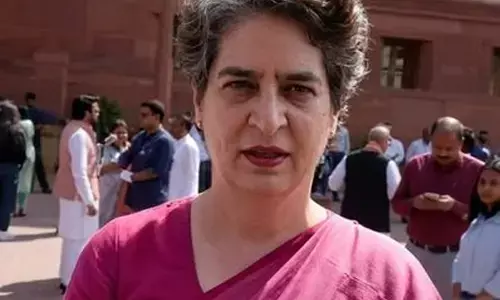 पाकिस्तान को मध्यस्थता का मौका मिलने पर प्रियंका गांधी ने सरकार को घेरा