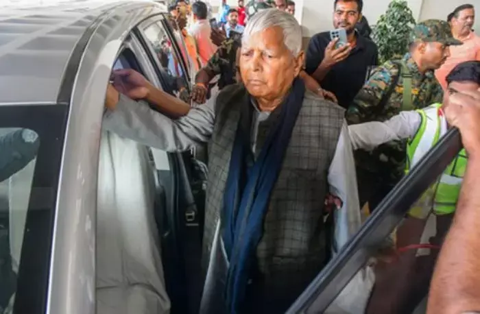 दिल्ली हाईकोर्ट ने जमीन के बदले नौकरी घोटाले में लालू यादव के खिलाफ केस रद्द करने से किया इनकार दिल्ली हाईकोर्ट ने जमीन के बदले नौकरी घोटाले में लालू यादव के खिलाफ केस रद्द करने से किया इनकार