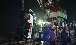 ढाका लौट रही बस पद्मा नदी में समाई; ईद से लौट रहे 23 लोगों की मौत, कई लोग अब भी लापता; तलाश जारी ढाका लौट रही बस पद्मा नदी में समाई; ईद से लौट रहे 23 लोगों की मौत, कई लोग अब भी लापता; तलाश जारी